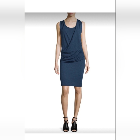 Elegant Blue Sleeveless Dress - Picture 2 of 9